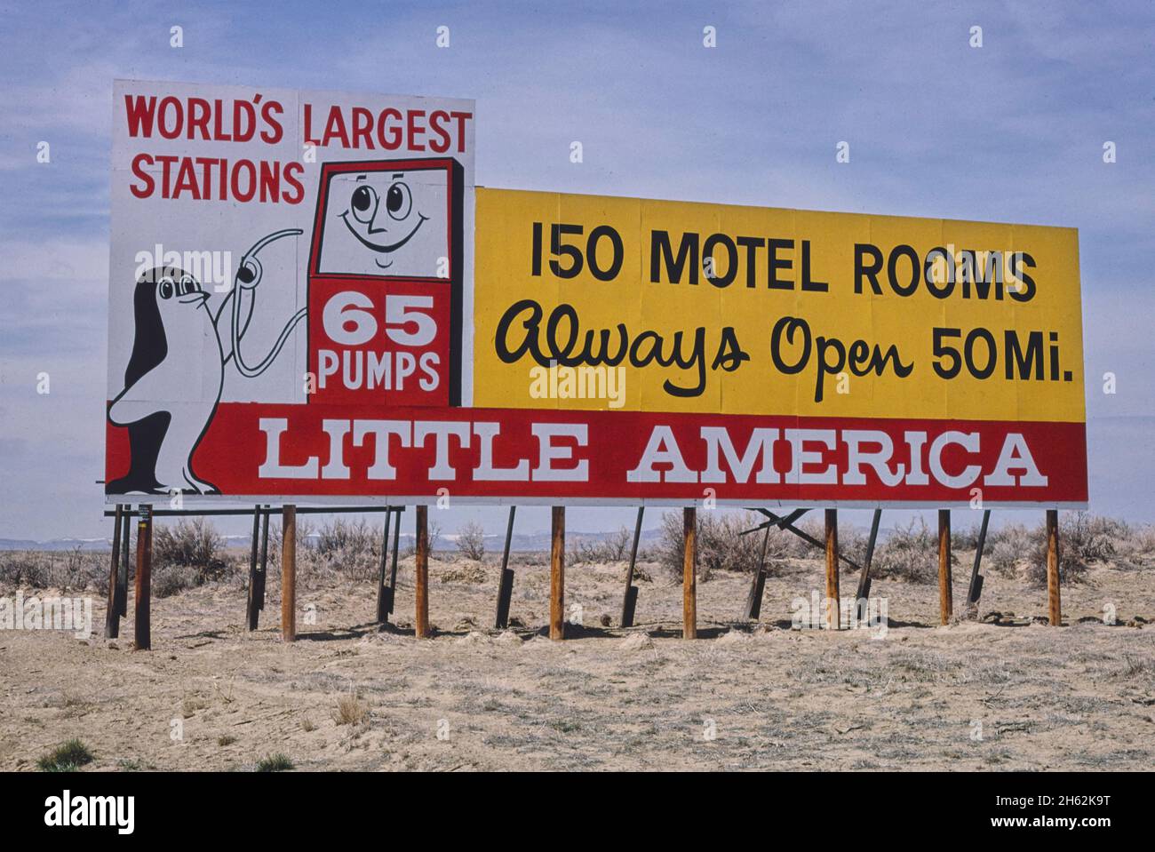 Cartellone Little America, i-80, a est di Rock Springs, Rock Springs, Wyoming; ca. 1980 Foto Stock