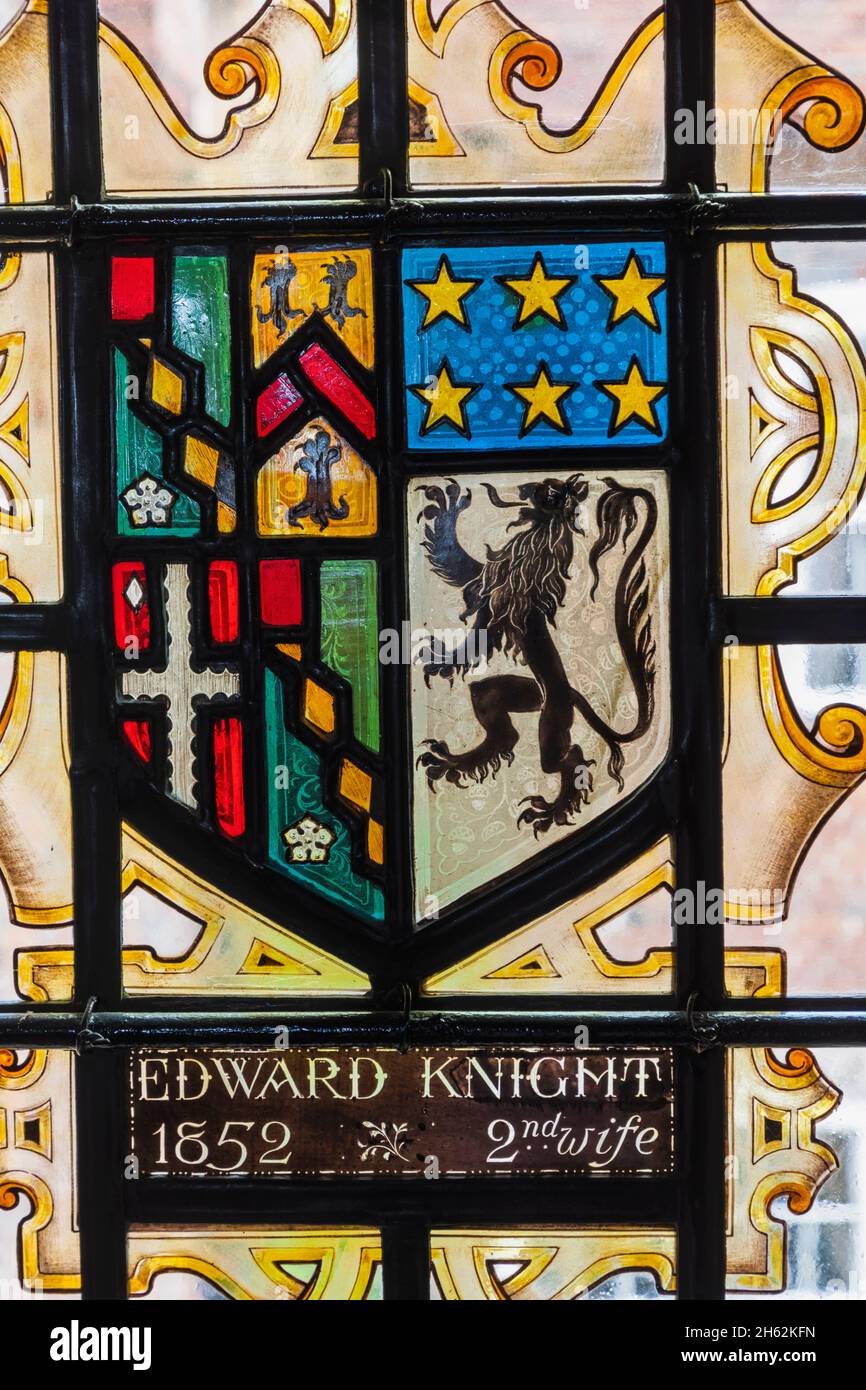 inghilterra,hampshire,alton,chawton,casa di chawton,vetrata raffigurante il cavaliere edward datato 1852 Foto Stock
