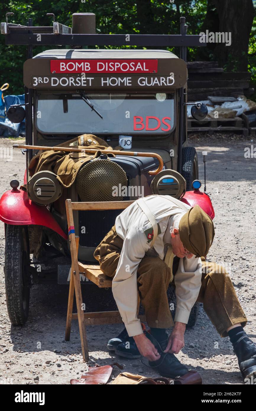 inghilterra, hampshire, ropley, stazione di ropley, la ferrovia mid-hants heritage aka la linea waterress, i re-enactors della seconda guerra mondiale e veicoli militari d'epoca Foto Stock