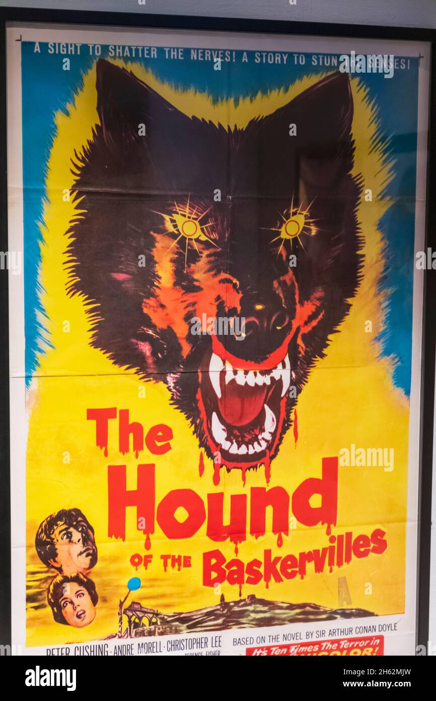 inghilterra,hampshire,portsmouth,portsmouth museum,sherlock holmes memoribilia collection,poster del film 'hound of the baskervilles' d'epoca Foto Stock