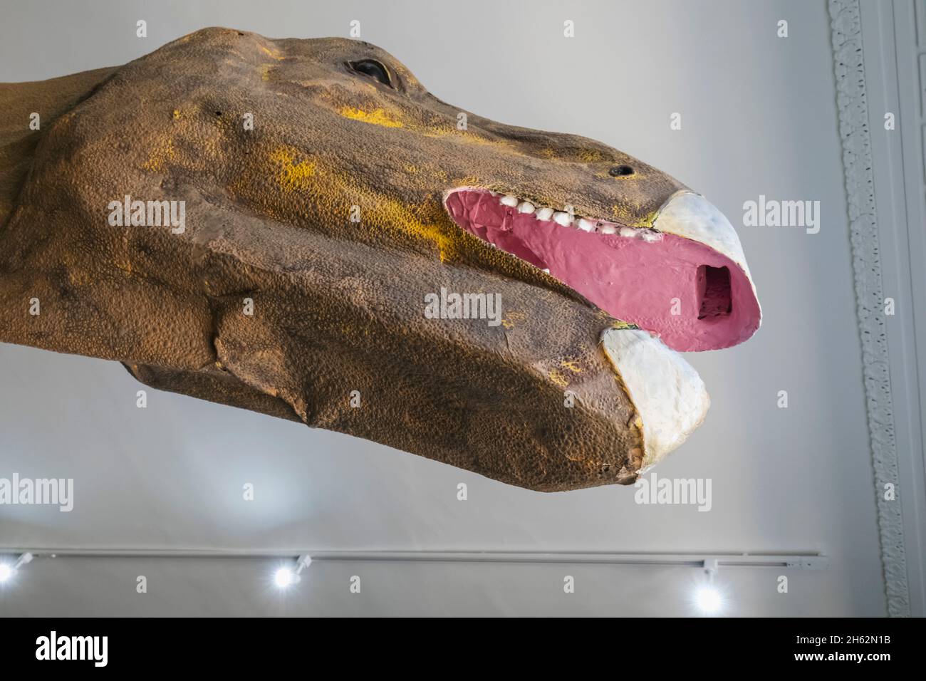 inghilterra, hampshire, portsmouth, southsea, cumberland house museo di storia naturale, mostra di iguadon gigante artificiale Foto Stock