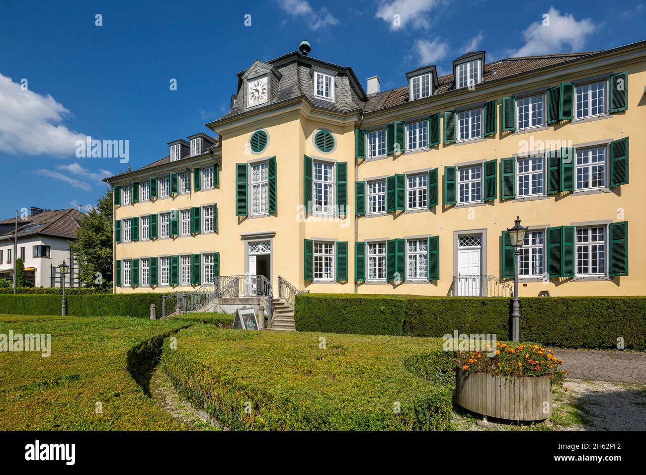 germania,ratingen,bergisches terra,renania,nord reno-westfalia,casa di cromford,villa dell'imprenditore,finestre dormer,persiane verdi,tardo barocco,villa di johann gottfried bruegelmann,industrialist e fondatore della fabbrica tessile di cromford,museo industriale lvr Foto Stock