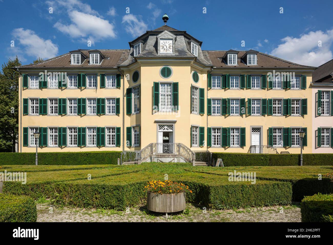 germania,ratingen,bergisches terra,renania,nord reno-westfalia,casa di cromford,villa dell'imprenditore,finestre dormer,persiane verdi,tardo barocco,villa di johann gottfried bruegelmann,industrialist e fondatore della fabbrica tessile di cromford,museo industriale lvr Foto Stock