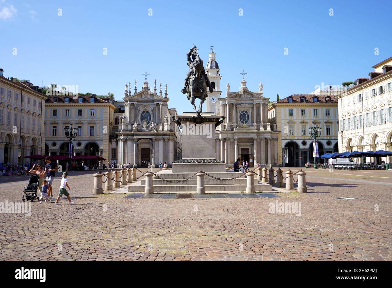 TORINO, ITALIA - 18 AGOSTO 2021: Piazza San Carlo una delle principali piazze di Torino Foto Stock