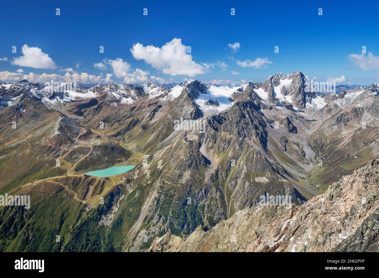 paesaggio di montagna selvaggio con ghiacciai e montagne innevate in una giornata di sole in estate. ötztal alpi,tirolo,austria,europa Foto Stock