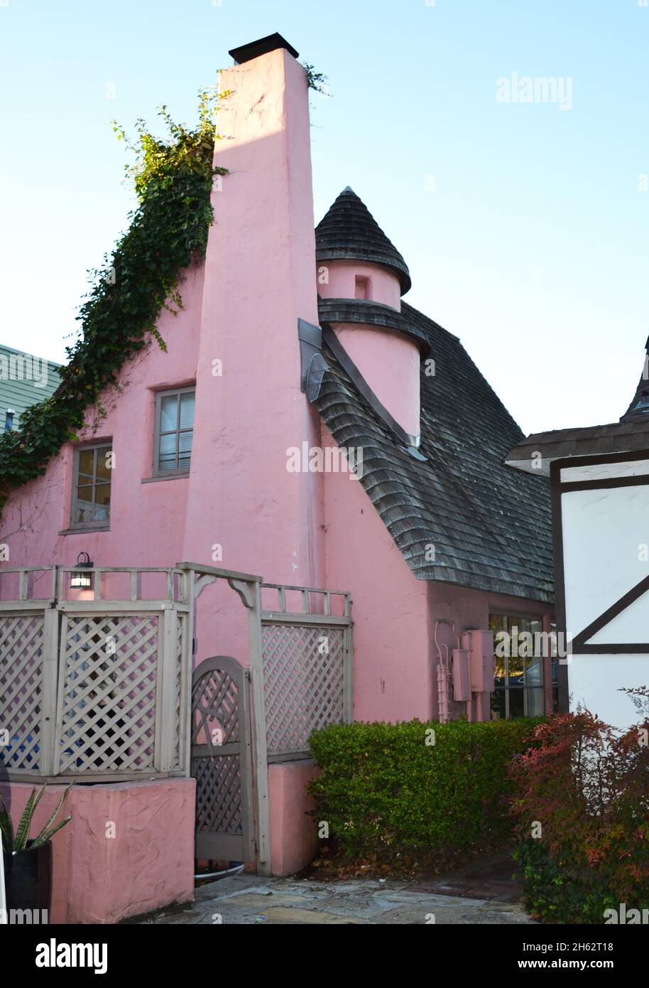 Carmel-by-the-Sea, California, USA - 18 ottobre 2021: Bellissimo quartiere del Carmel-by-the-Sea città in California. Foto Stock