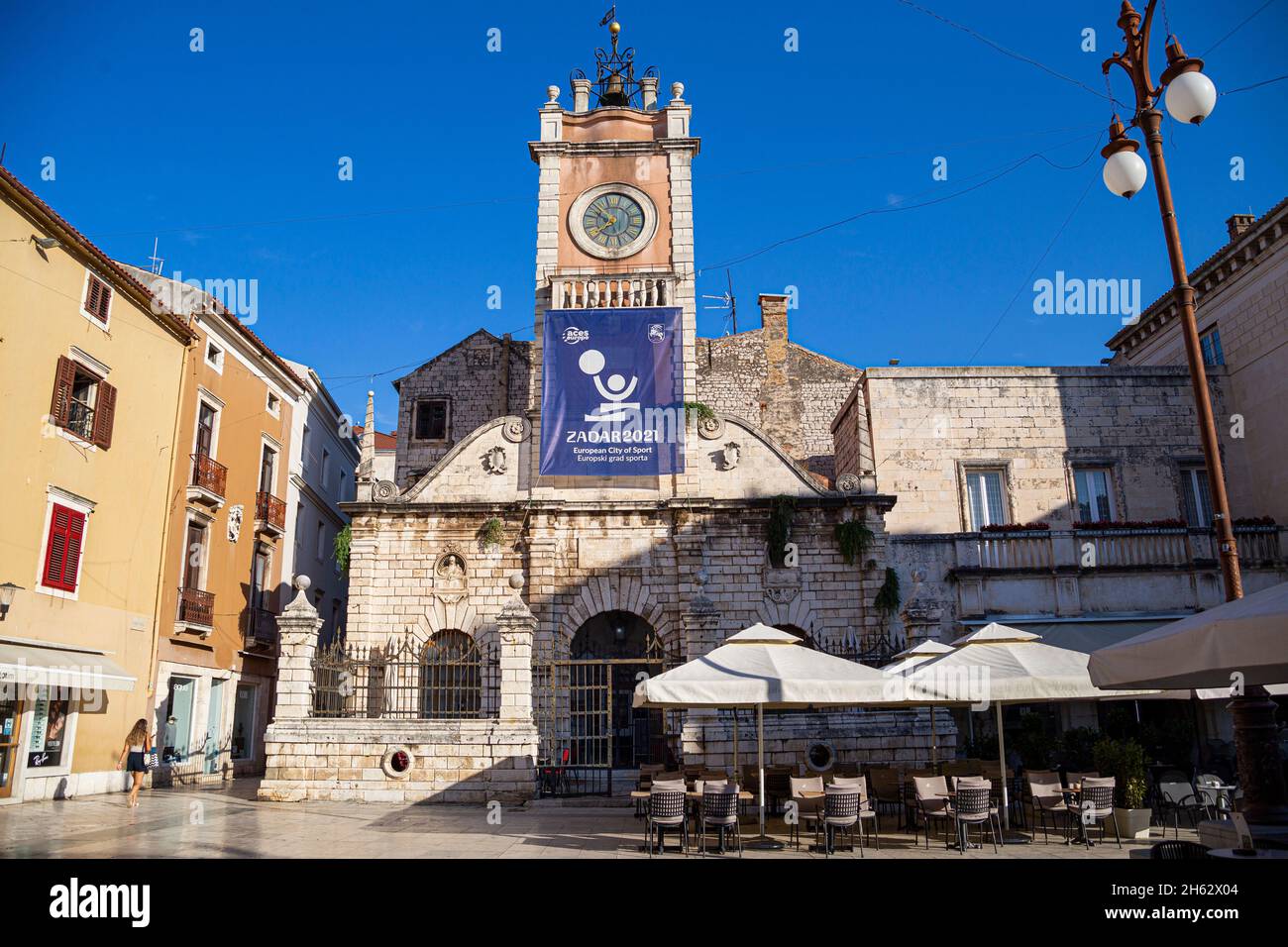 piazza nazionale (piazza narodni trg) con informazioni turistiche in marmo città zadar, popolare destinazione turistica in croazia, europa Foto Stock