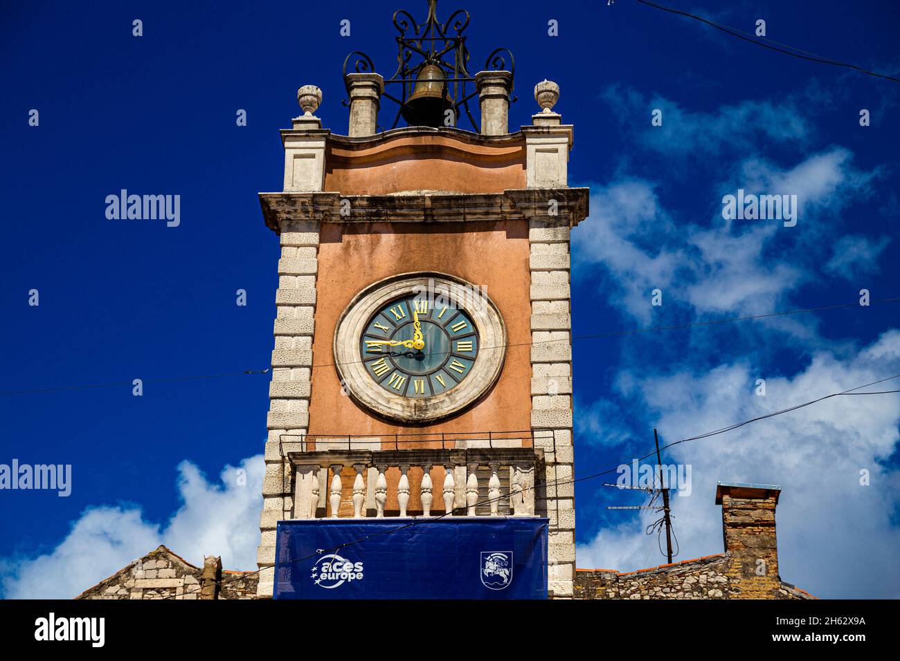 piazza nazionale (piazza narodni trg) con informazioni turistiche in marmo città zadar, popolare destinazione turistica in croazia, europa Foto Stock
