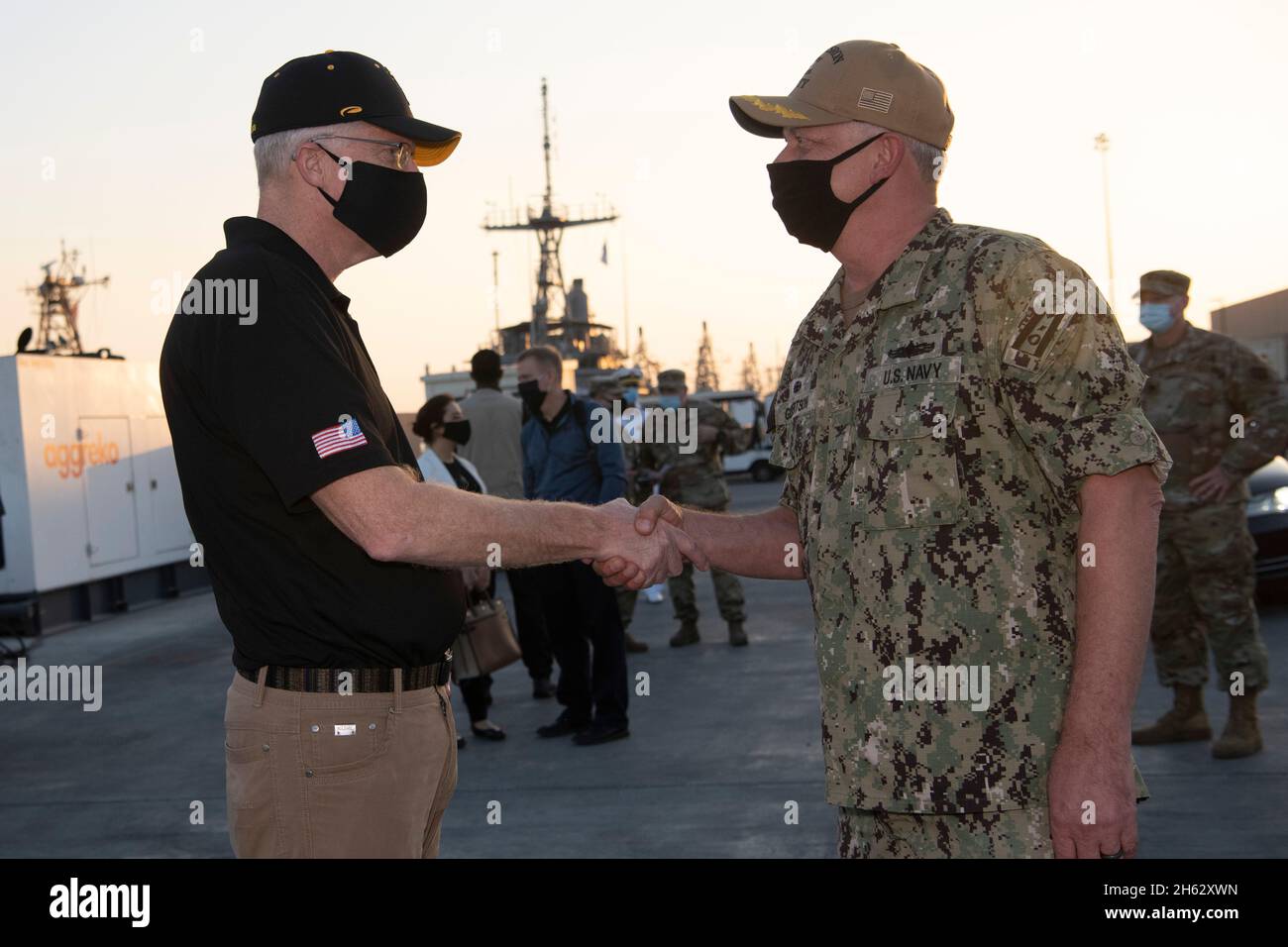Reportage: Il Segretario della Difesa Christopher C. Miller visita Naval Support Activity Bahrain, 25 novembre 2020. Foto Stock
