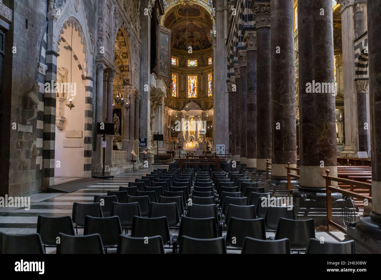 interno della cattedrale di san lorenzo (lorenzo) a genova Foto Stock
