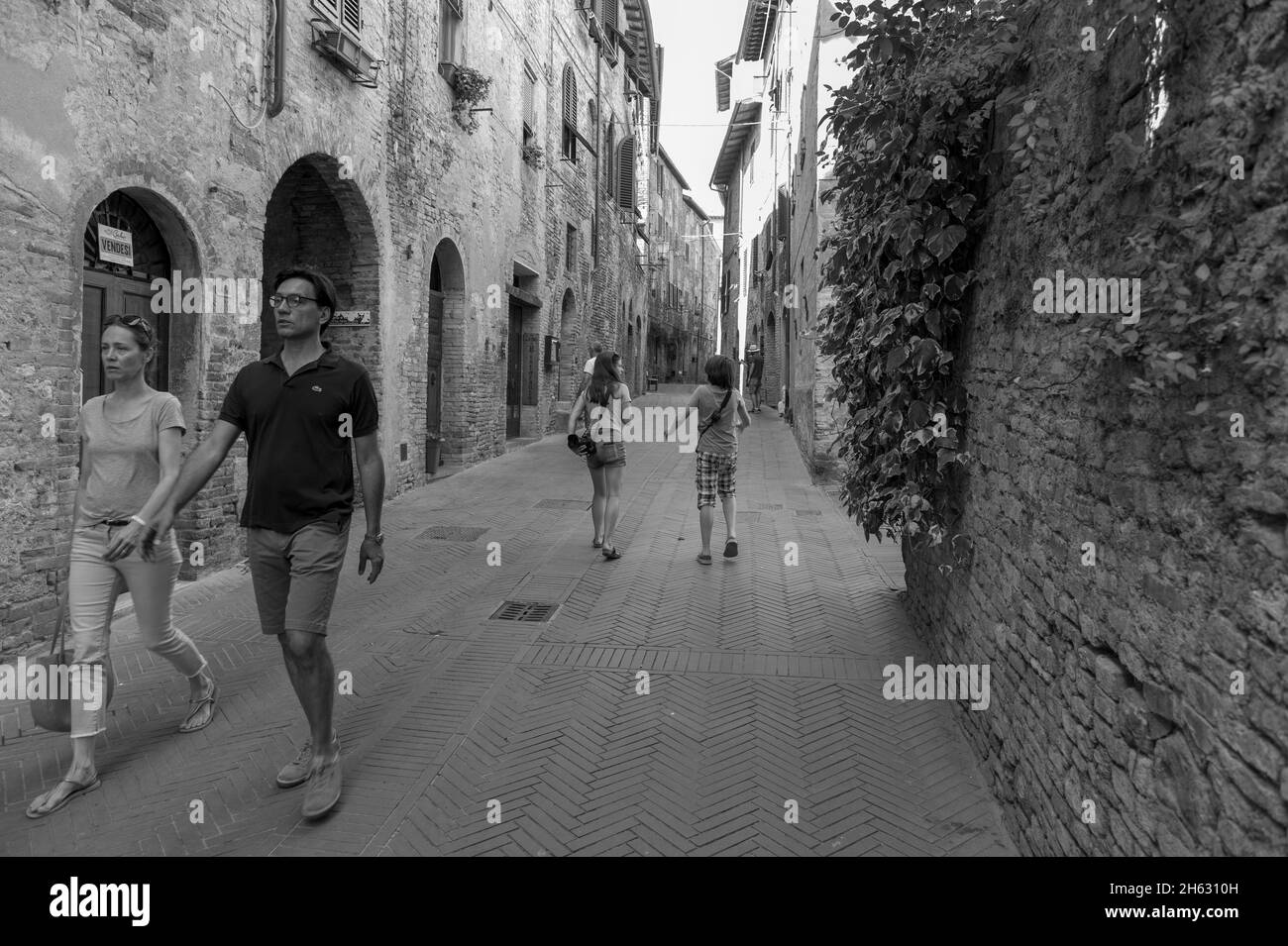 via vecchia di san gimignano, toscana, italia. san gimignano è una tipica città medievale toscana in italia. Foto Stock