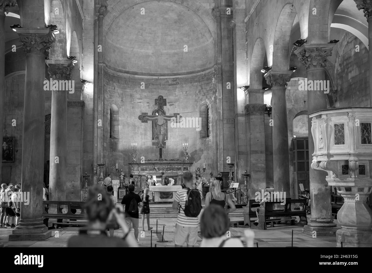 veduta dell'interno della chiesa di san michele in foro situato nel centro storico della città di lucca in toscana Foto Stock