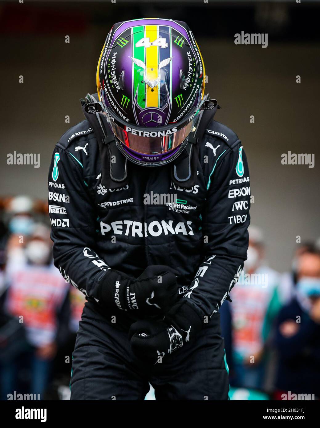 San Paolo, Brasile. 12 novembre 2021. HAMILTON Lewis (gbr), Mercedes AMG F1 GP W12 e Performance, ritratto pole position festeggiamenti durante la Formula 1 Heineken Grande Premio De Sao Paulo 2021, Sao Paulo Grand Prix, 19° round del FIA Formula uno World Championship 2021 dal 12 al 14 novembre 2021 sul circuito Interlagos, A San Paolo, Brasile - Foto: Florent Gooden/DPPI/LiveMedia Credit: Independent Photo Agency/Alamy Live News Foto Stock