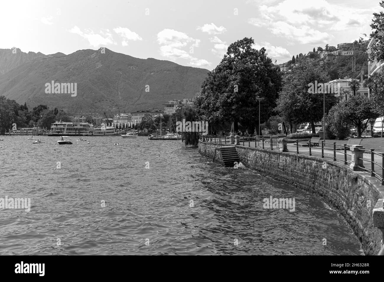 passeggiata lungo locarno sulle rive del lago maggiore locarno,canton ticino,svizzera Foto Stock