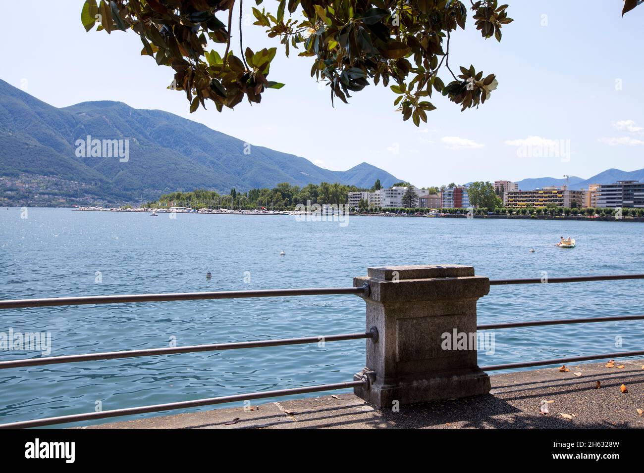 passeggiata lungo locarno sulle rive del lago maggiore locarno,canton ticino,svizzera Foto Stock