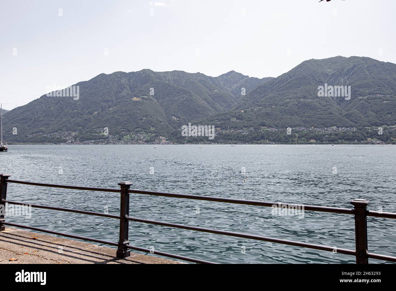 passeggiata lungo locarno sulle rive del lago maggiore locarno,canton ticino,svizzera Foto Stock