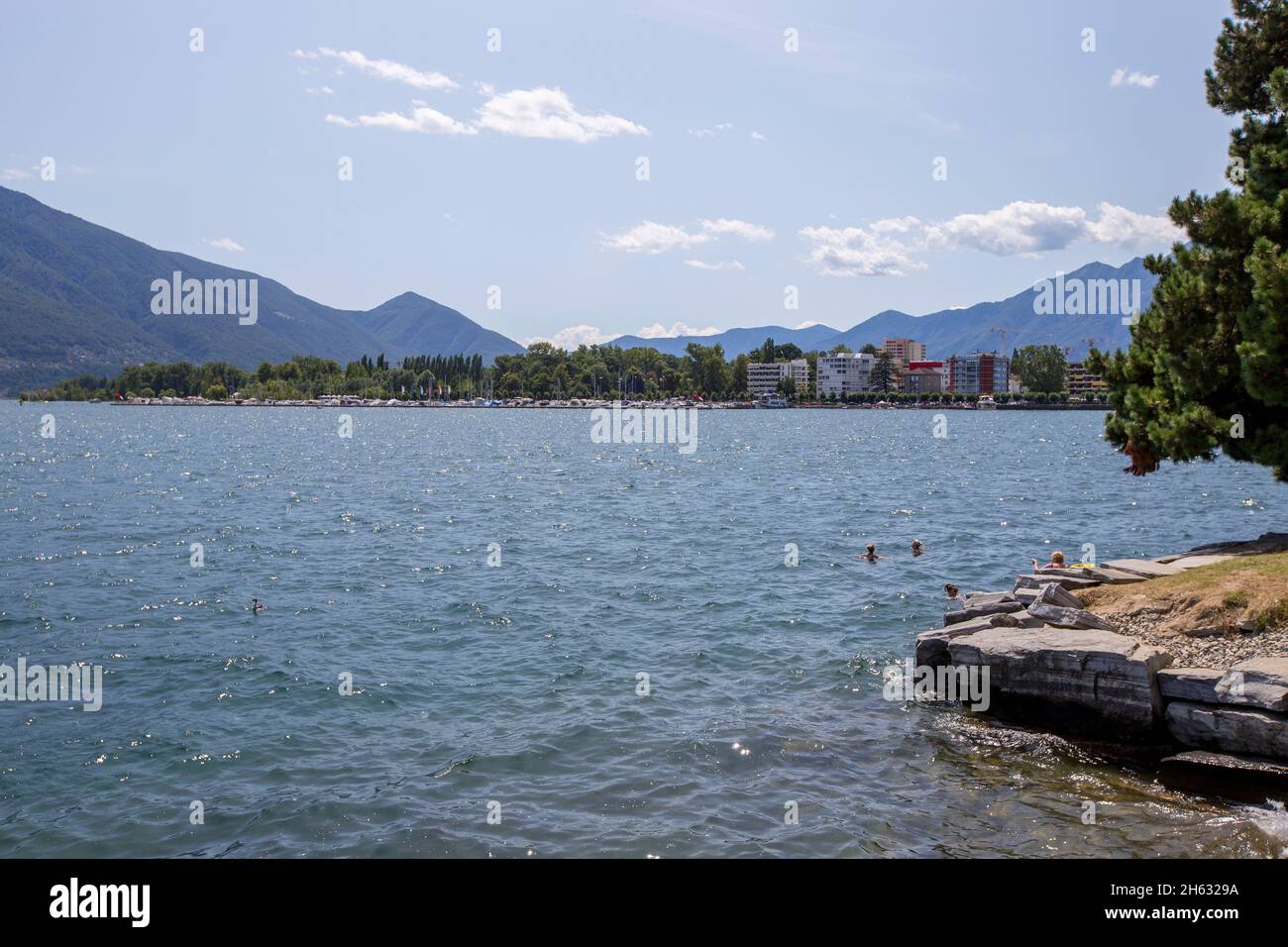 passeggiata lungo locarno sulle rive del lago maggiore locarno,canton ticino,svizzera Foto Stock