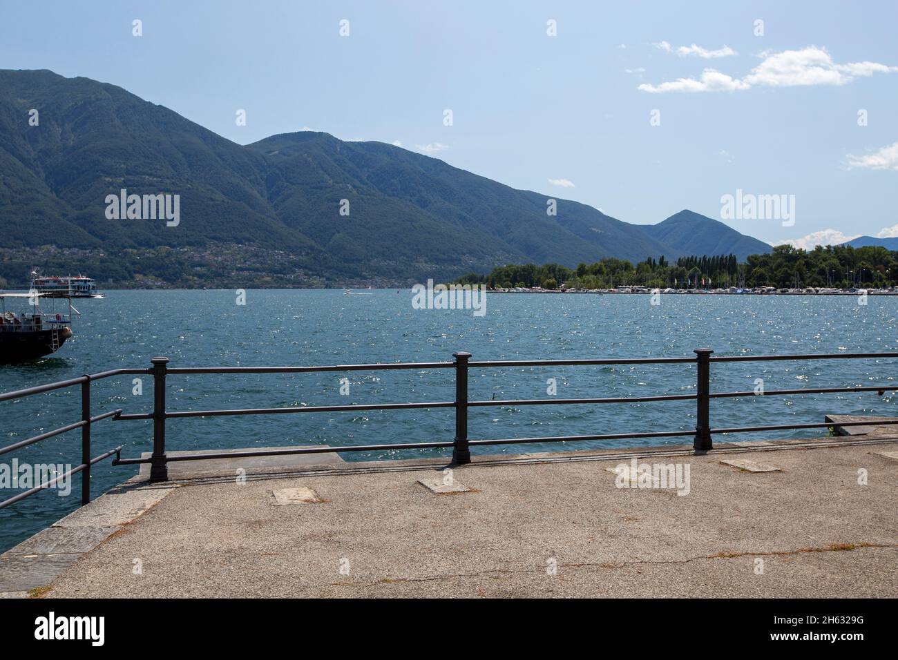 passeggiata lungo locarno sulle rive del lago maggiore locarno,canton ticino,svizzera Foto Stock