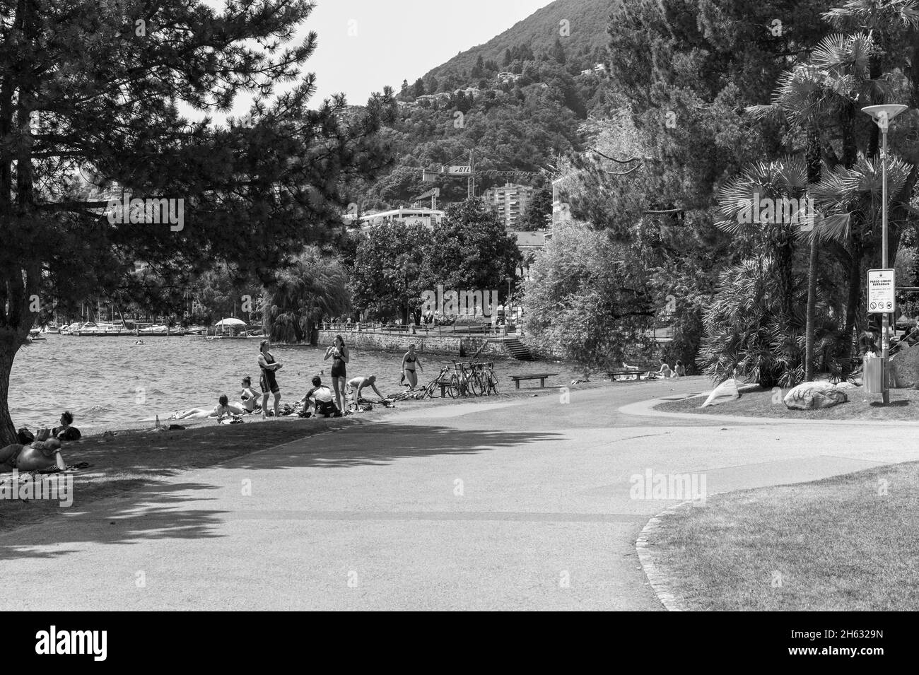 passeggiata lungo locarno sulle rive del lago maggiore locarno,canton ticino,svizzera Foto Stock