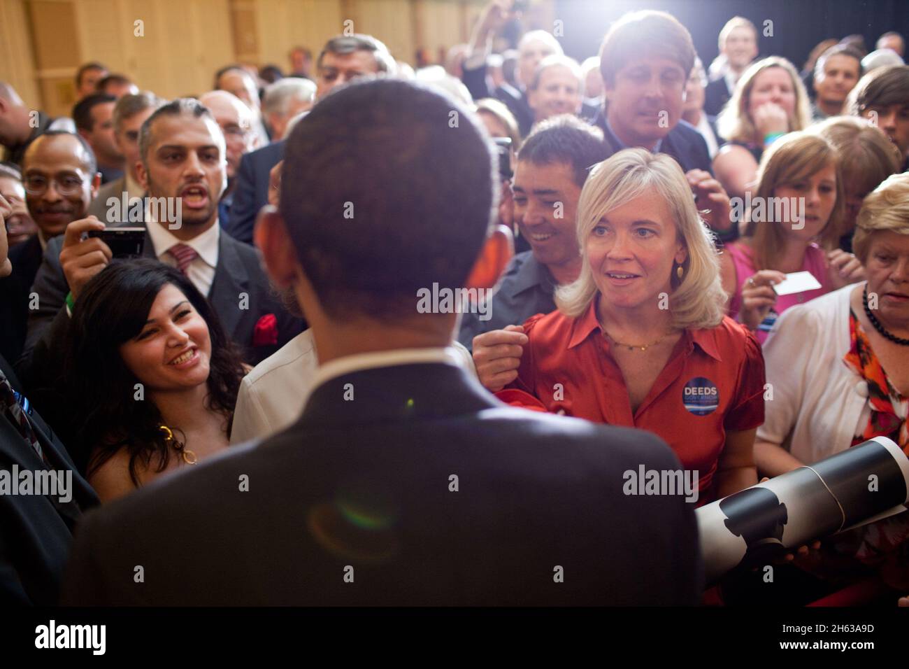 Il presidente Barrack Obama scuote le mani ad un ricevimento in Tyson's Corner Va., per le azioni del candidato gubernatorial Creigh, 6 agosto 2009. Foto Stock