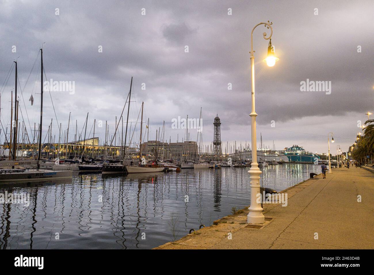 [hdr] impressioni di barcellona - una città sulla costa nord-orientale della spagna, è la capitale e la città più grande della comunità autonoma della catalogna, nonché il secondo comune più popoloso della spagna. Foto Stock