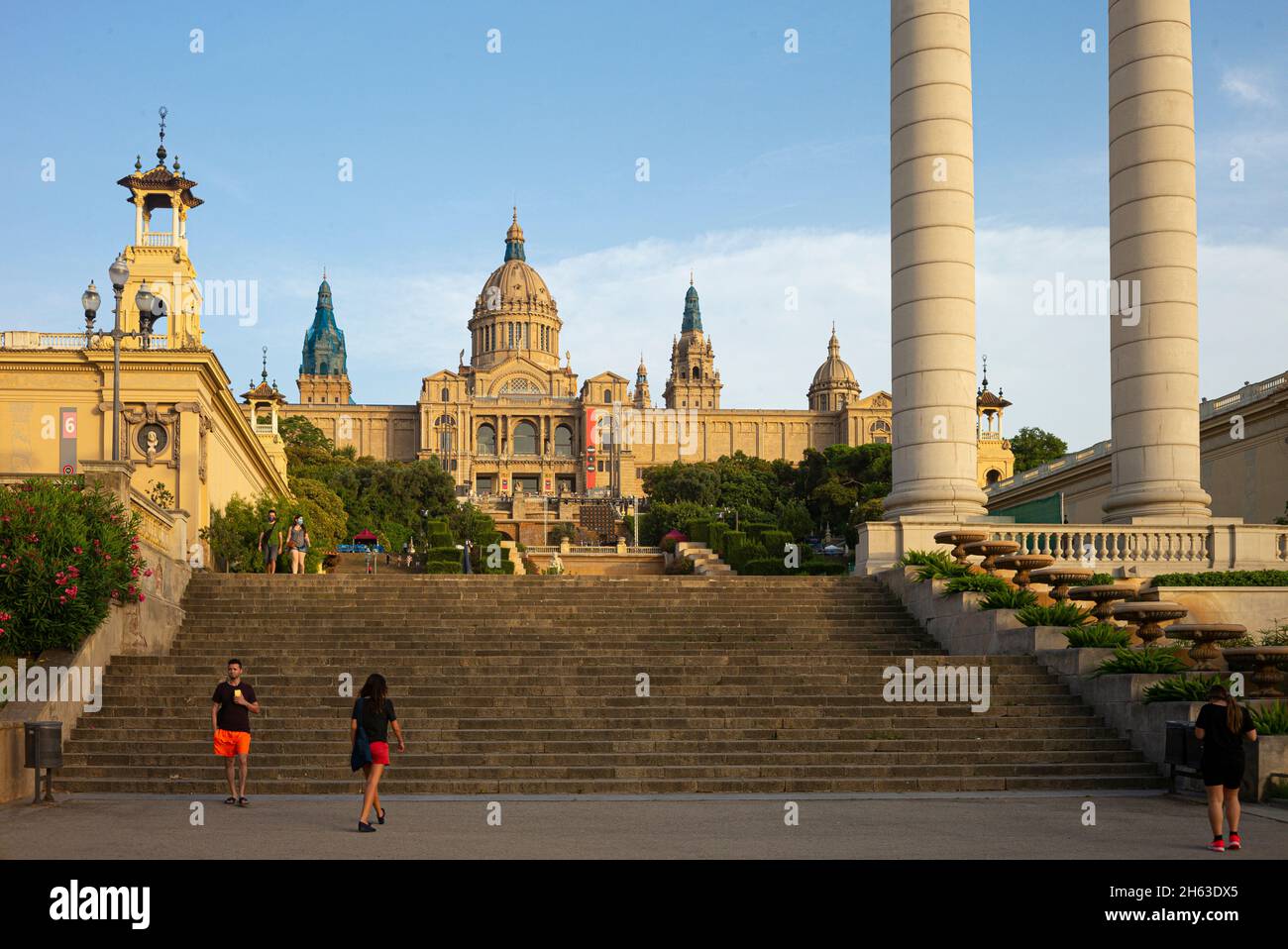 palau nacional de montjuic - o palazzo nazionale sulla collina di montjuic a barcellona in spagna. ora serve come museo d'arte nazionale della catalogna ed è situato ai piedi del monte montjuic Foto Stock