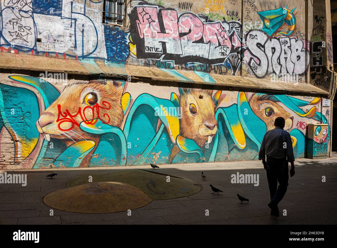 graffiti a barcellona - una città sulla costa nord-orientale della spagna, è la capitale e la città più grande della comunità autonoma della catalogna, nonché il secondo comune più popoloso della spagna. Foto Stock