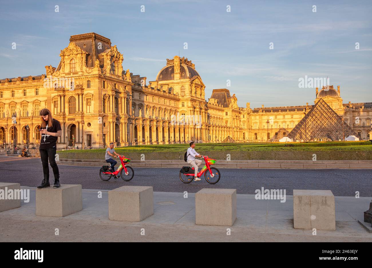 francia,parigi,1. circondario,atmosfera serale,ciclisti Foto Stock