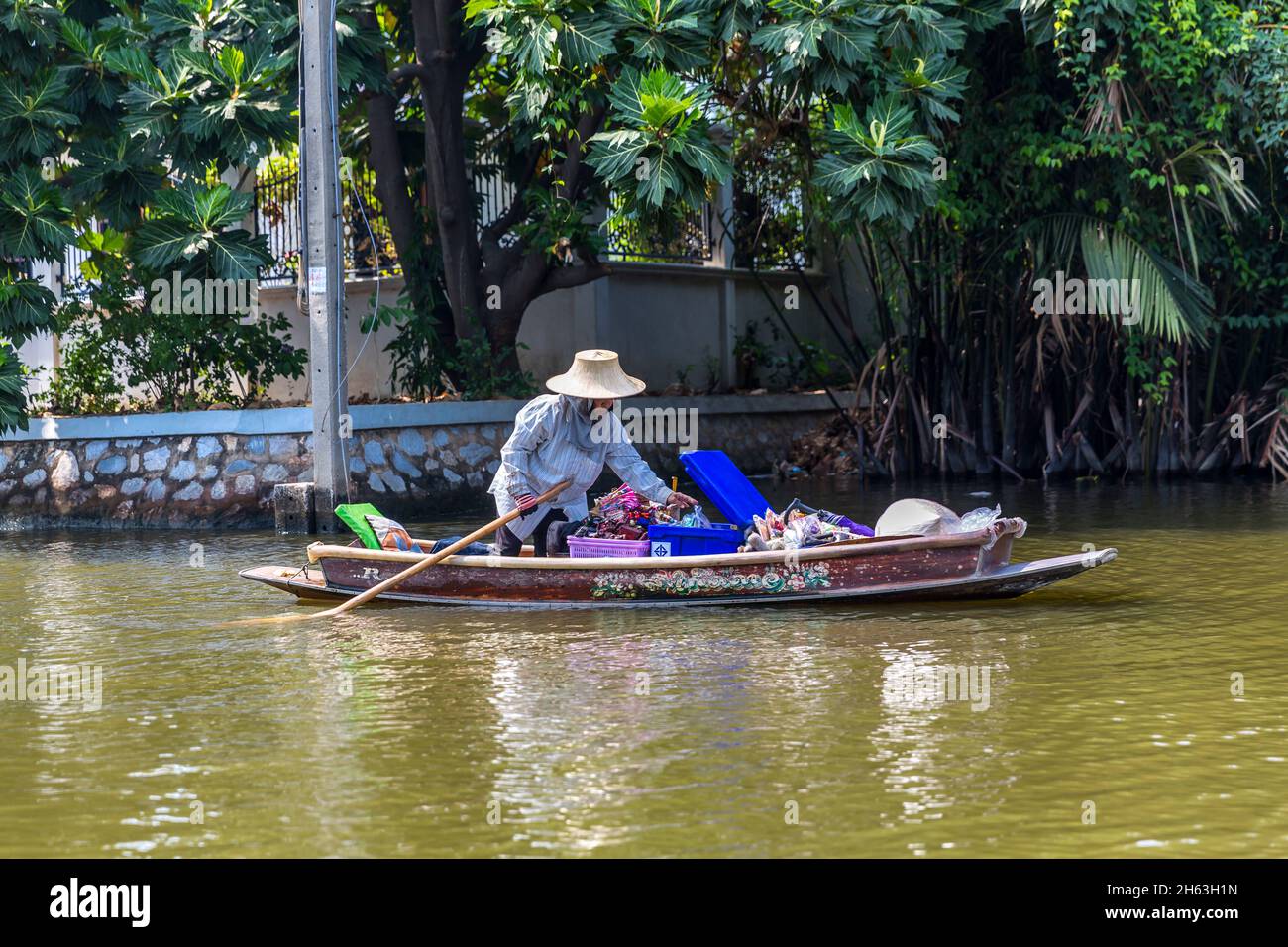 venditore di frutta e souvenir, khlongs, khlongfahrt sui canali di bangkok, bangkok, thailandia, asia Foto Stock