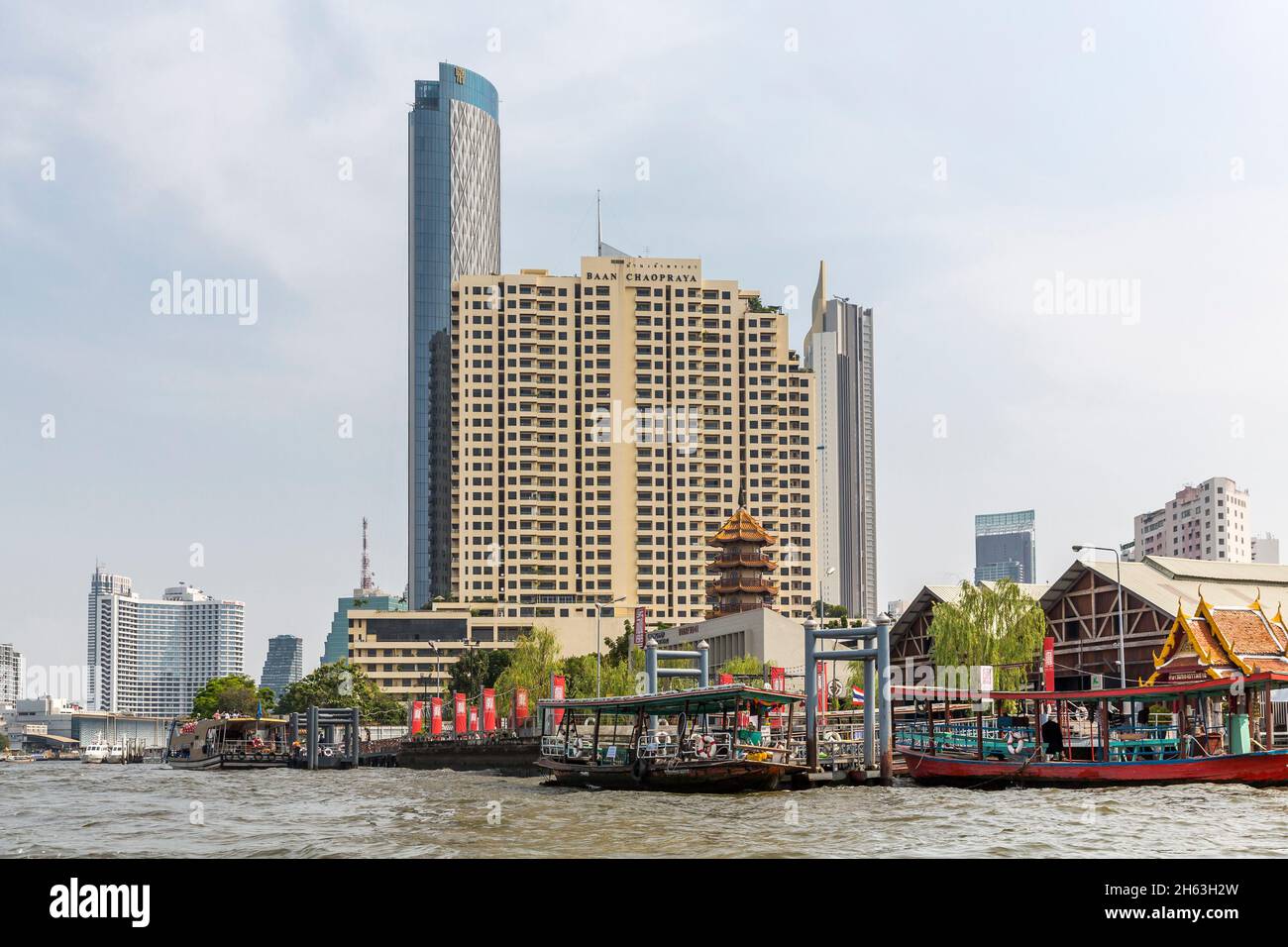 skylines, condominio di baan chaophraya, sul retro banyan tree residences, complesso residenziale, fiume chao phraya, bangkok, thailandia, asia Foto Stock