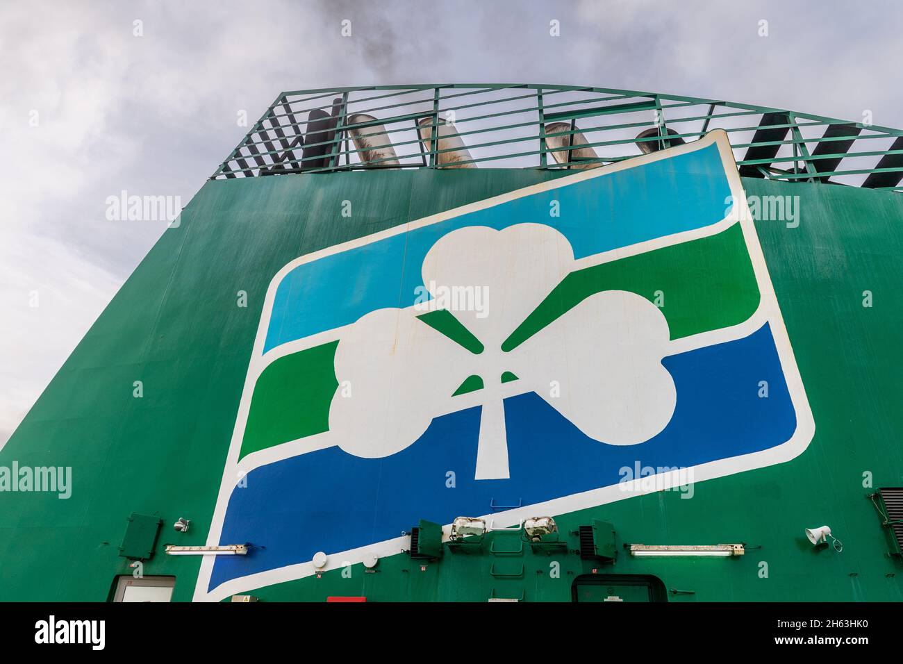 Irish Ferries logo a bordo del suo traghetto auto 'Ulysses'. Foto Stock