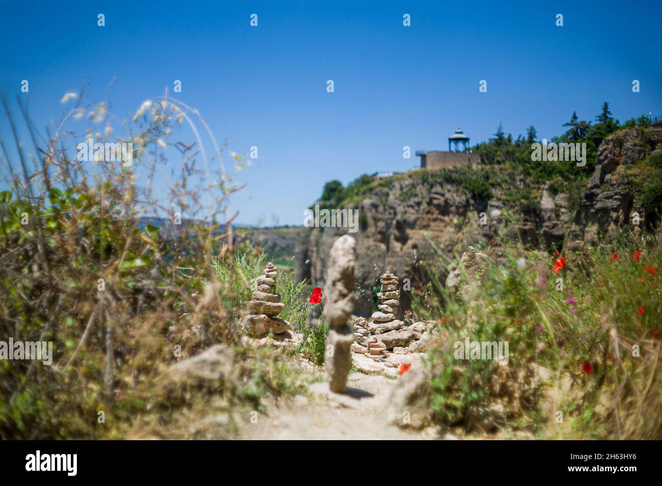 ronda pittoresca - una delle più grandi 'città bianche' di andalusia e le città antiche della spagna, appeso sul ripido cavallo el tajo. ronda. andalusia. spagna. Foto Stock