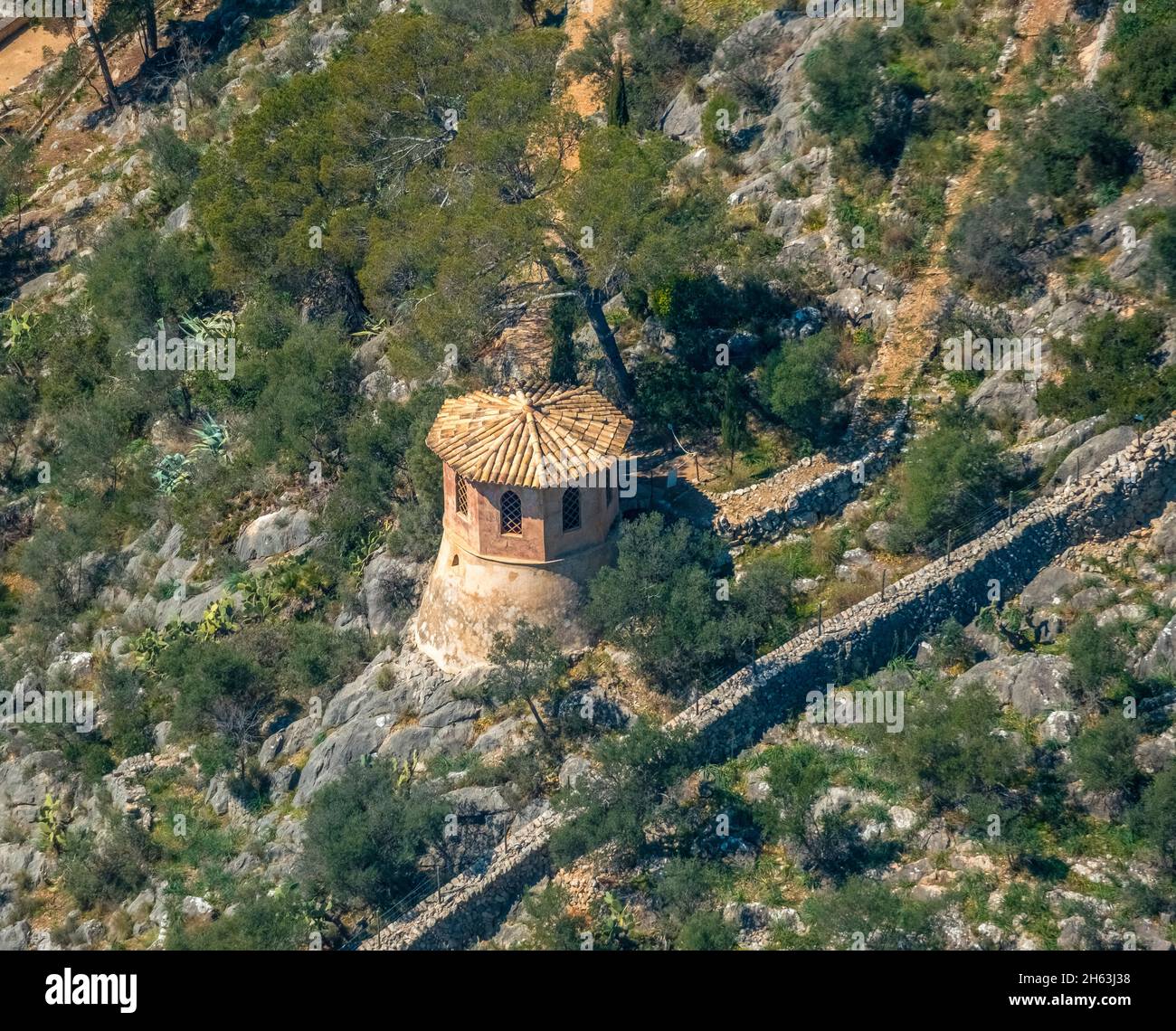 veduta aerea,casa raixa in buñola,casa giardino in pietra sul terreno della casa raixa,isole baleares,palmanyola,bunyola,mallorca,isole baleari,isole baleari,baleares,spagna Foto Stock