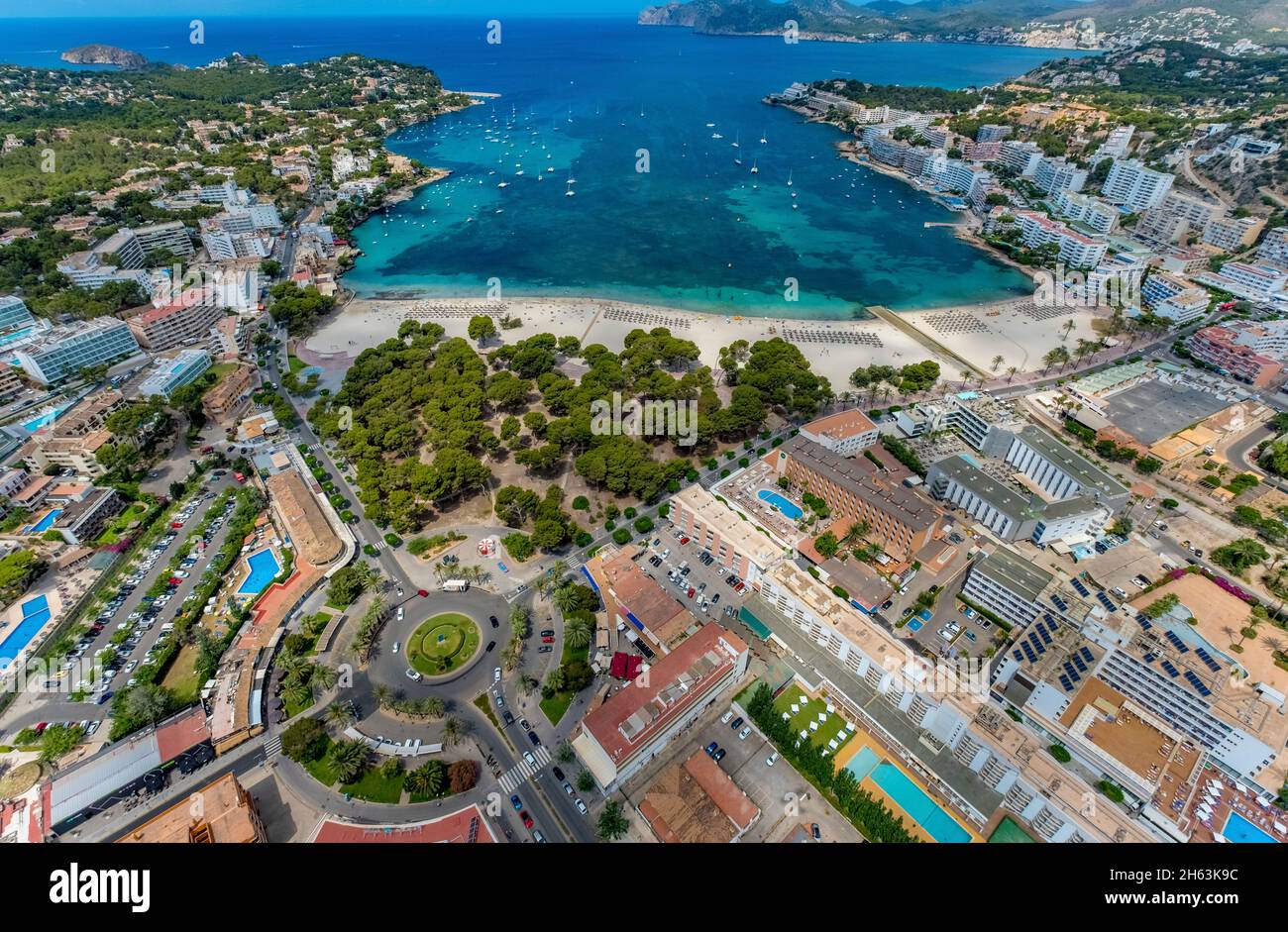 vista aerea, baia di cala de santa pona con spiaggia sabbiosa platja de santa pona, santa pona, calvià, mallorca, isole baleari, spagna Foto Stock