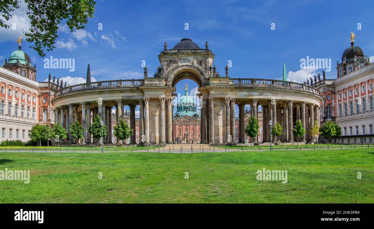 colonnati nei comuni con vista sul nuovo palazzo, potsdam, brandeburgo, germania Foto Stock