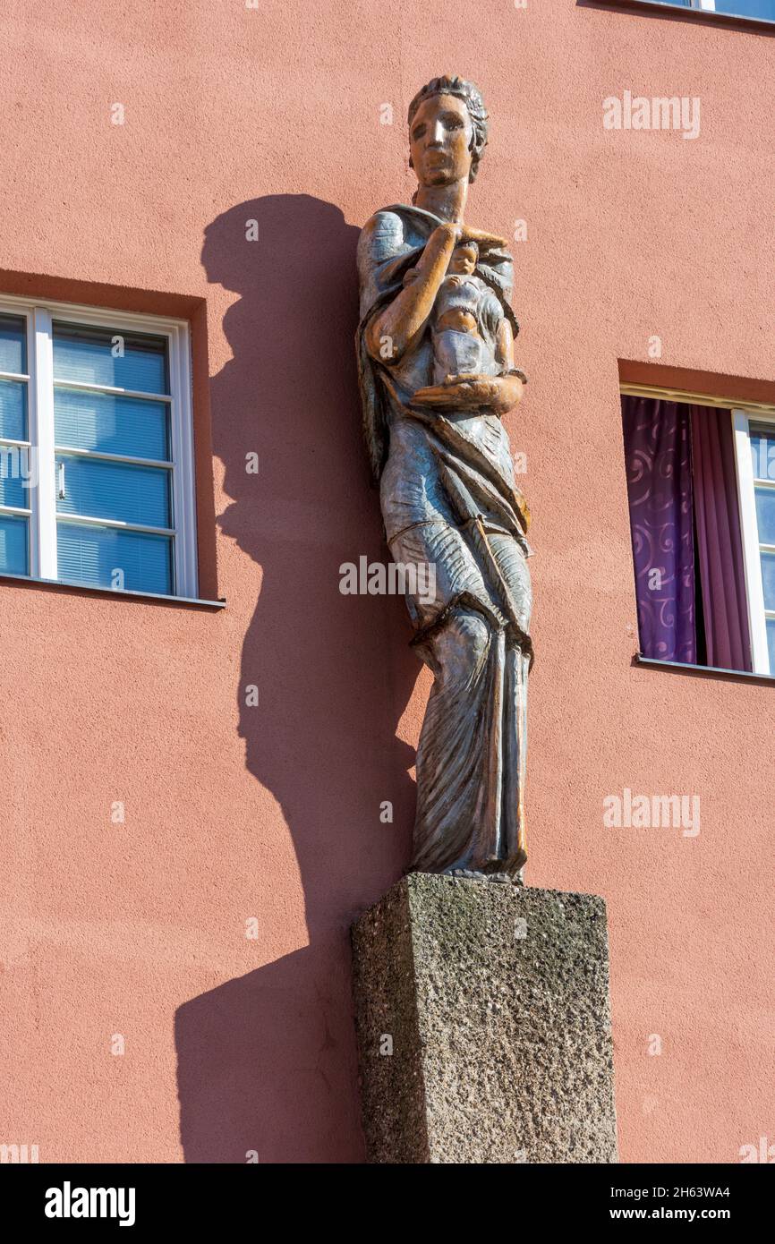 vienna, scultura a gemeindebau (complesso residenziale comunale) karl-marx-hof nel 19. döbling,wien,austria Foto Stock