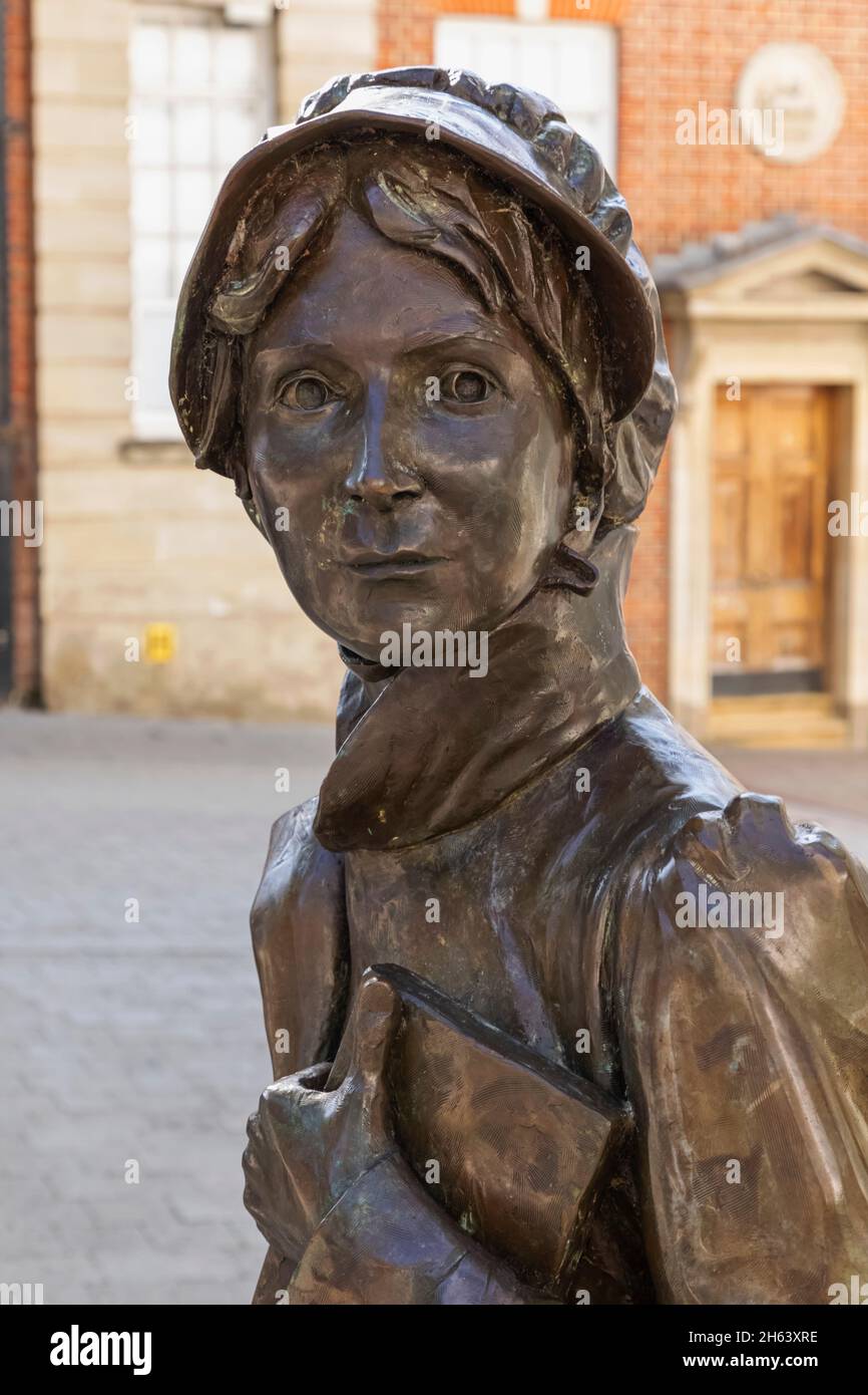 inghilterra, hampshire, basingstoke, statua di bronzo di jane austen di adam roud Foto Stock