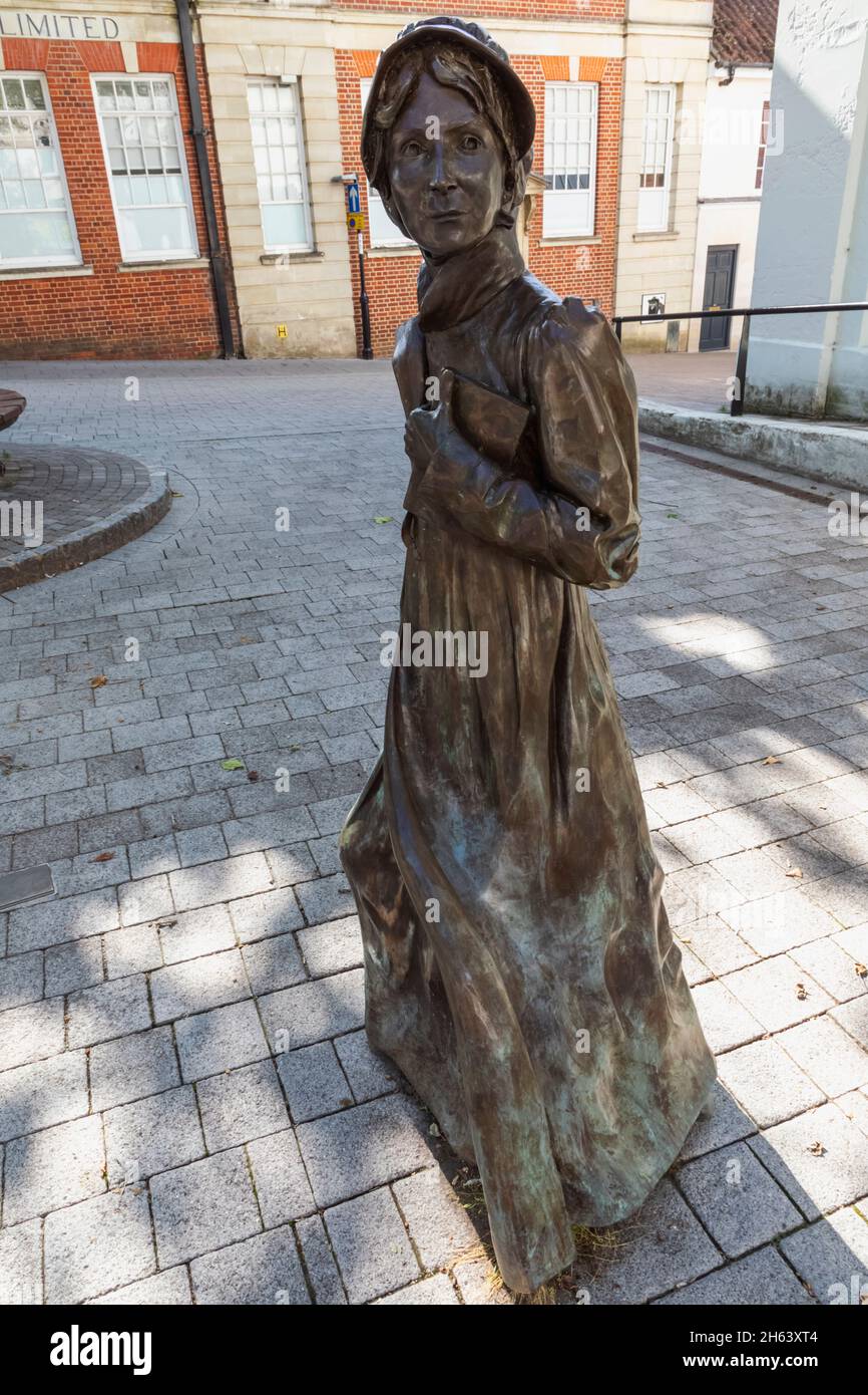 inghilterra, hampshire, basingstoke, statua di bronzo di jane austen di adam roud Foto Stock