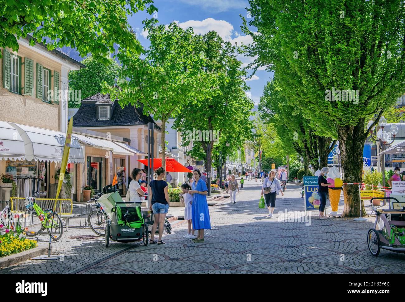 passeggiata termale presso il giardino termale reale bad reichenhall, saalachtal, alpi berchtesgaden, berchtesgadener terra, alta baviera, baviera, germania Foto Stock