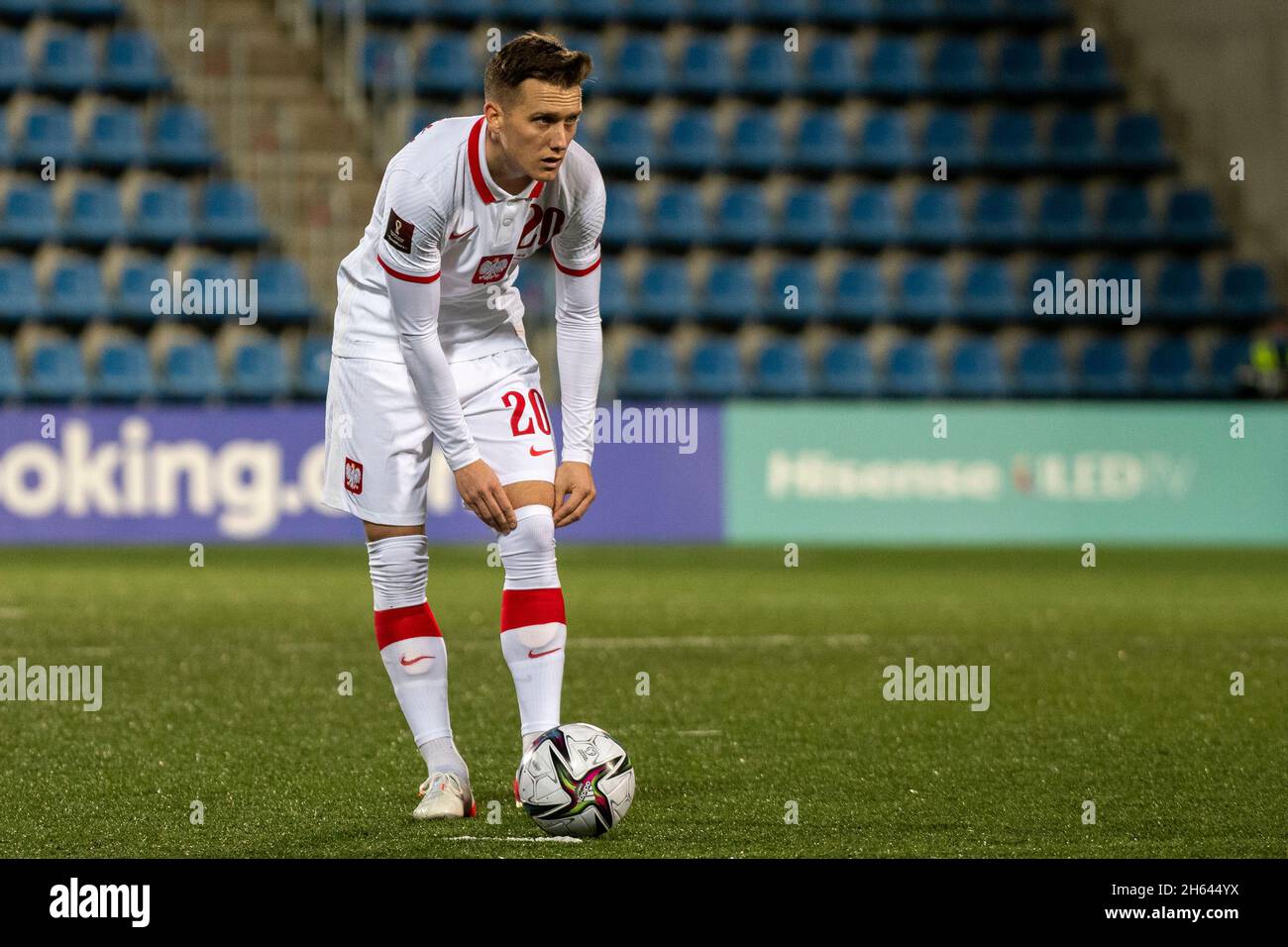 Andorra la Vella, Andorra. 12 novembre 2021. Piotr Zielinski di Polonia si prepara per un calcio gratuito durante la Coppa del mondo FIFA 2022 Qualifier Group i match tra Andorra e Polonia a Estadi Nacional d'Andorra in Andorra la Vella, Andorra il 12 novembre 2021 (Foto di Andrew SURMA/ Credit: Sipa USA/Alamy Live News Foto Stock