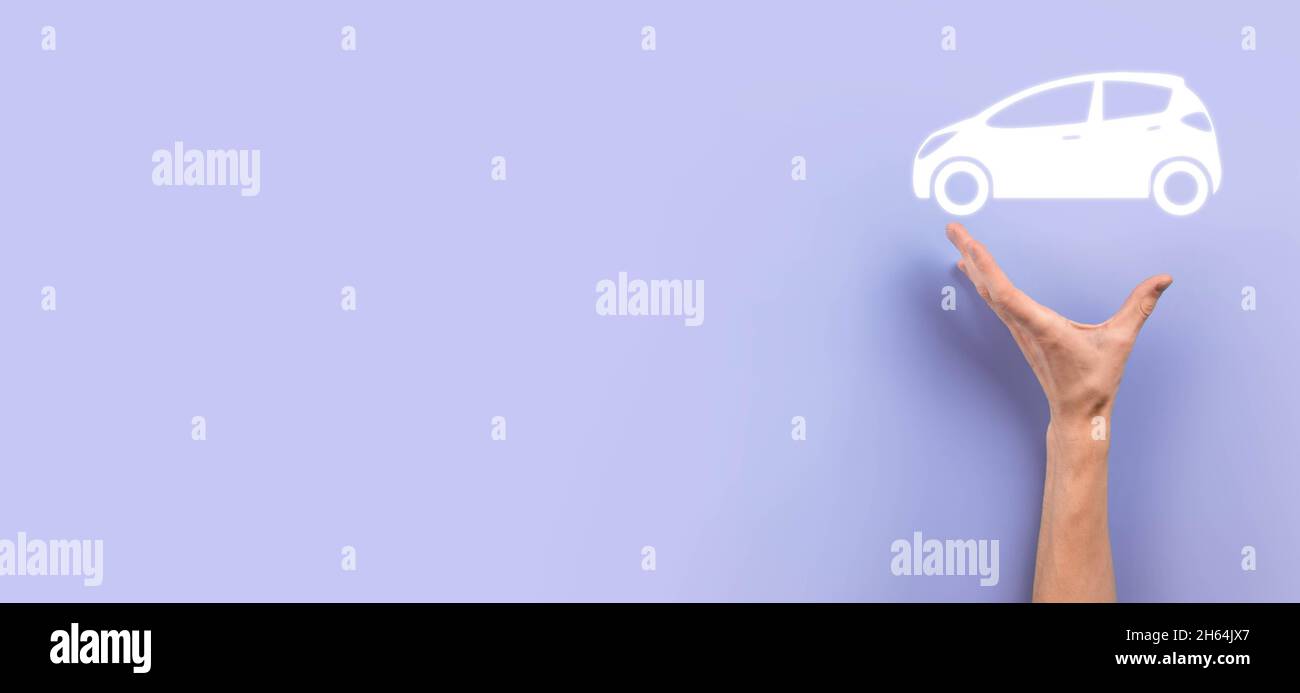 Icona auto per auto con mano maschile su sfondo grigio. Ampio banner composition.Car assicurazione auto e garanzia di collisione danni concetti. Foto Stock