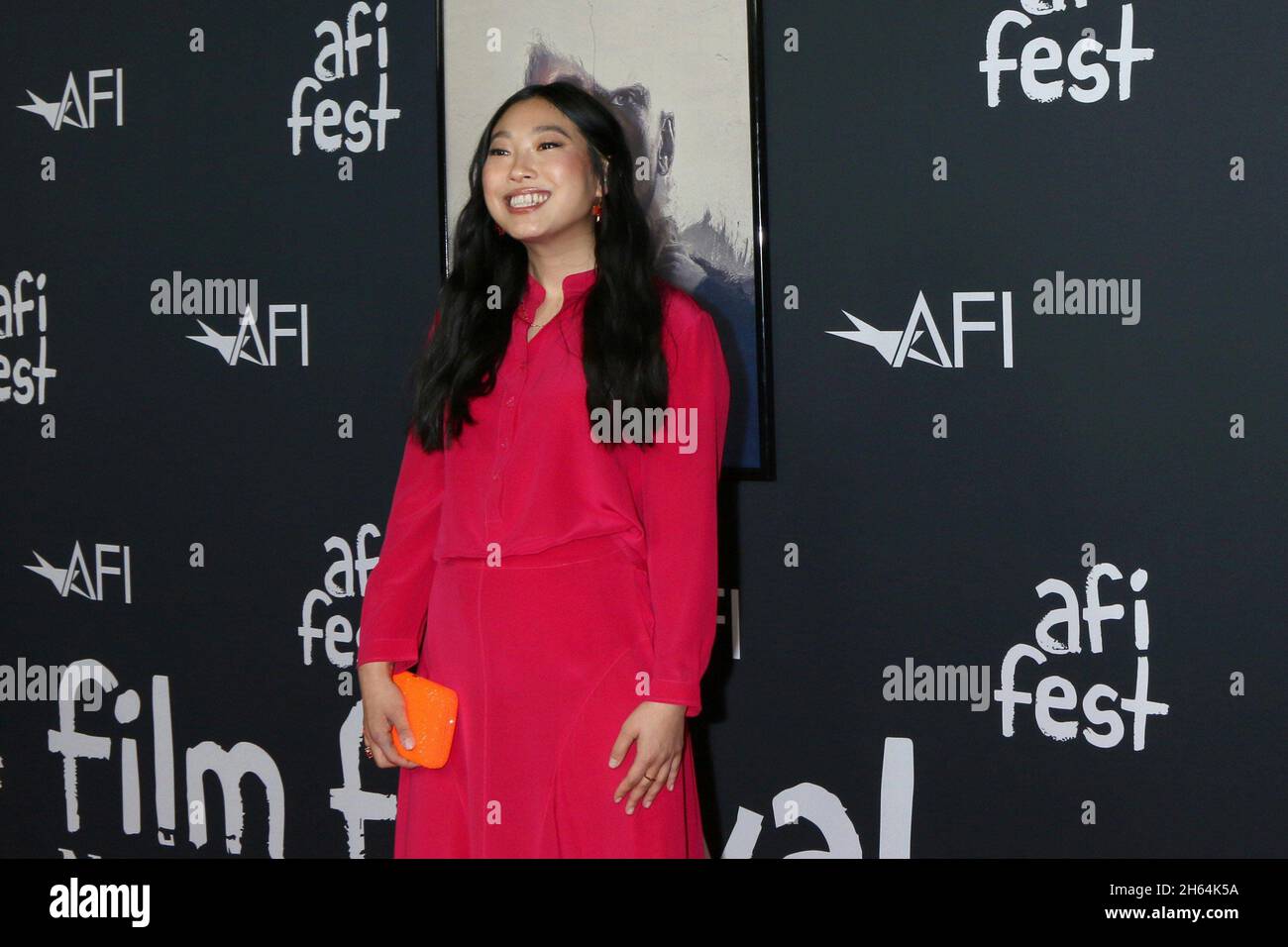 Los Angeles, Stati Uniti. 12 novembre 2021. Awkwafina agli arrivi per SWAN SONG Premiere al 2021 AFI FEST, TCL Chinese Theatre, Los Angeles, CA 12 novembre 2021. Credit: Priscilla Grant/Everett Collection/Alamy Live News Foto Stock