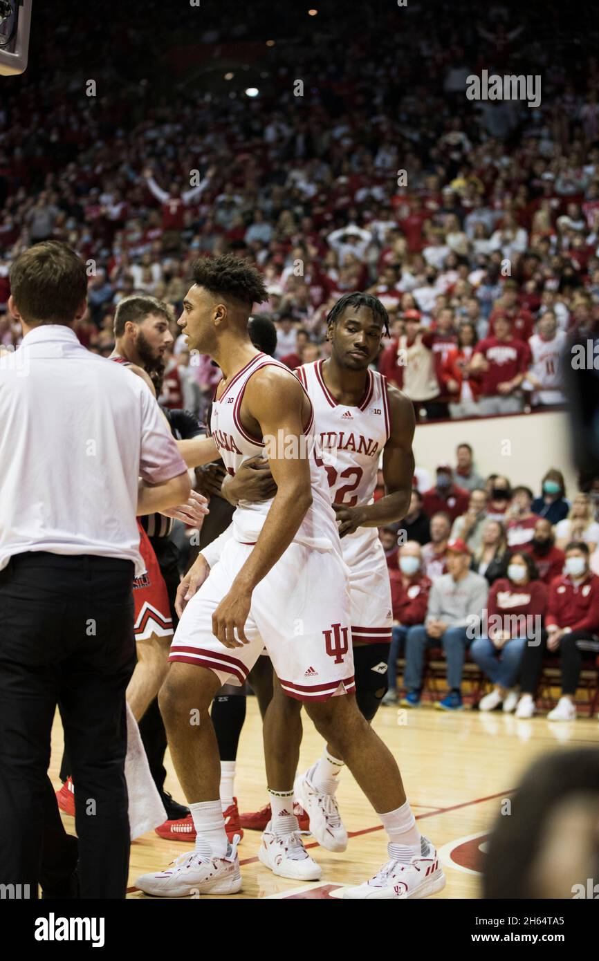 Il Trayce Jackson-Davis dell'Indiana University (23) reagisce dopo essere scattato mentre gioca contro la Northern Illinois University durante una partita di pallacanestro NCAA all'Assembly Hall di Bloomington, Ind. Gli Indiana Hoosiers hanno battuto NIU 85-49. (Foto di Jeremy Hogan / SOPA Images/Sipa USA) Foto Stock