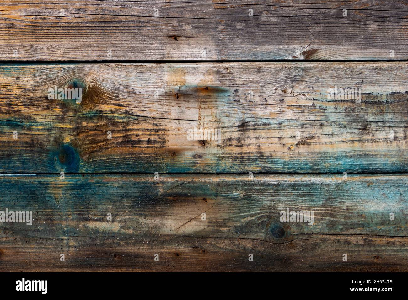 Vecchio grungy legno asse sfondo con vecchio blu macchia vernice Foto Stock