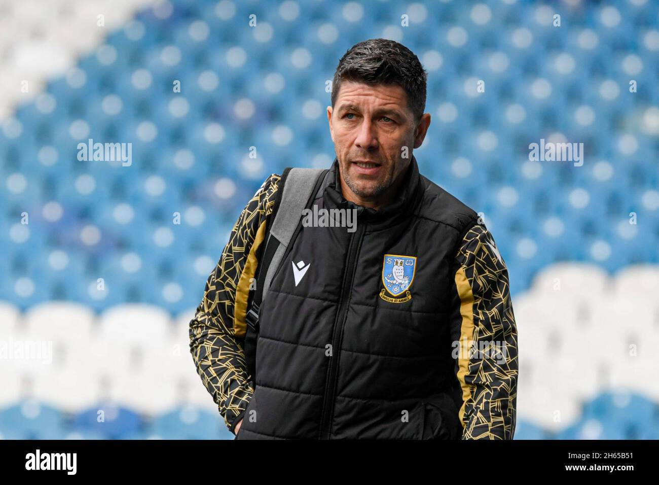 Sheffield, Regno Unito. 13 Nov 2021. Adriano basso portiere di Sheffield Mercoledì arriva a Hillsborough a Sheffield, Regno Unito il 11/13/2021. (Foto di Simon Whitehead/News Images/Sipa USA) Credit: Sipa USA/Alamy Live News Foto Stock