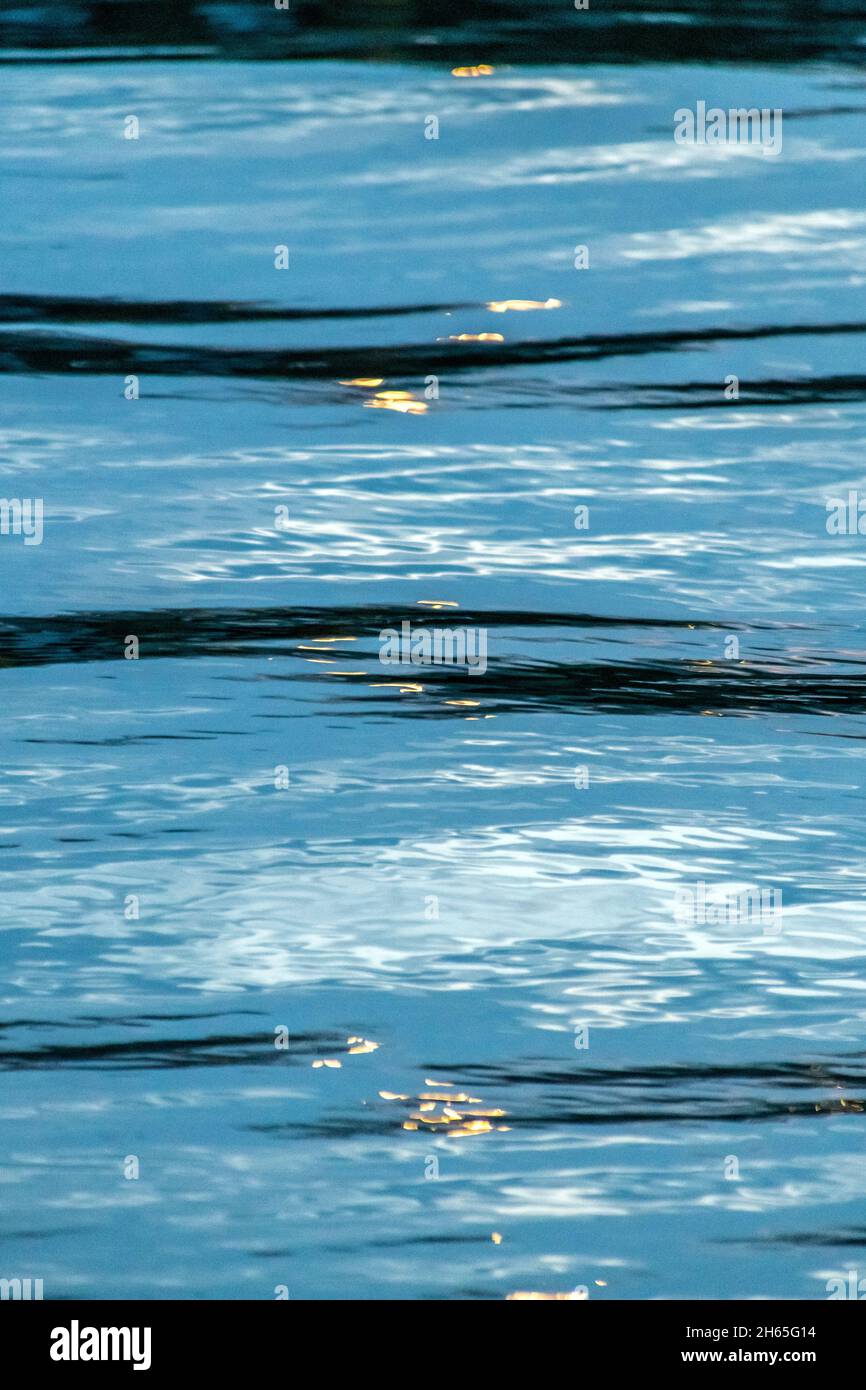 Riflessione della luce sulla superficie del lago Ontario Foto Stock