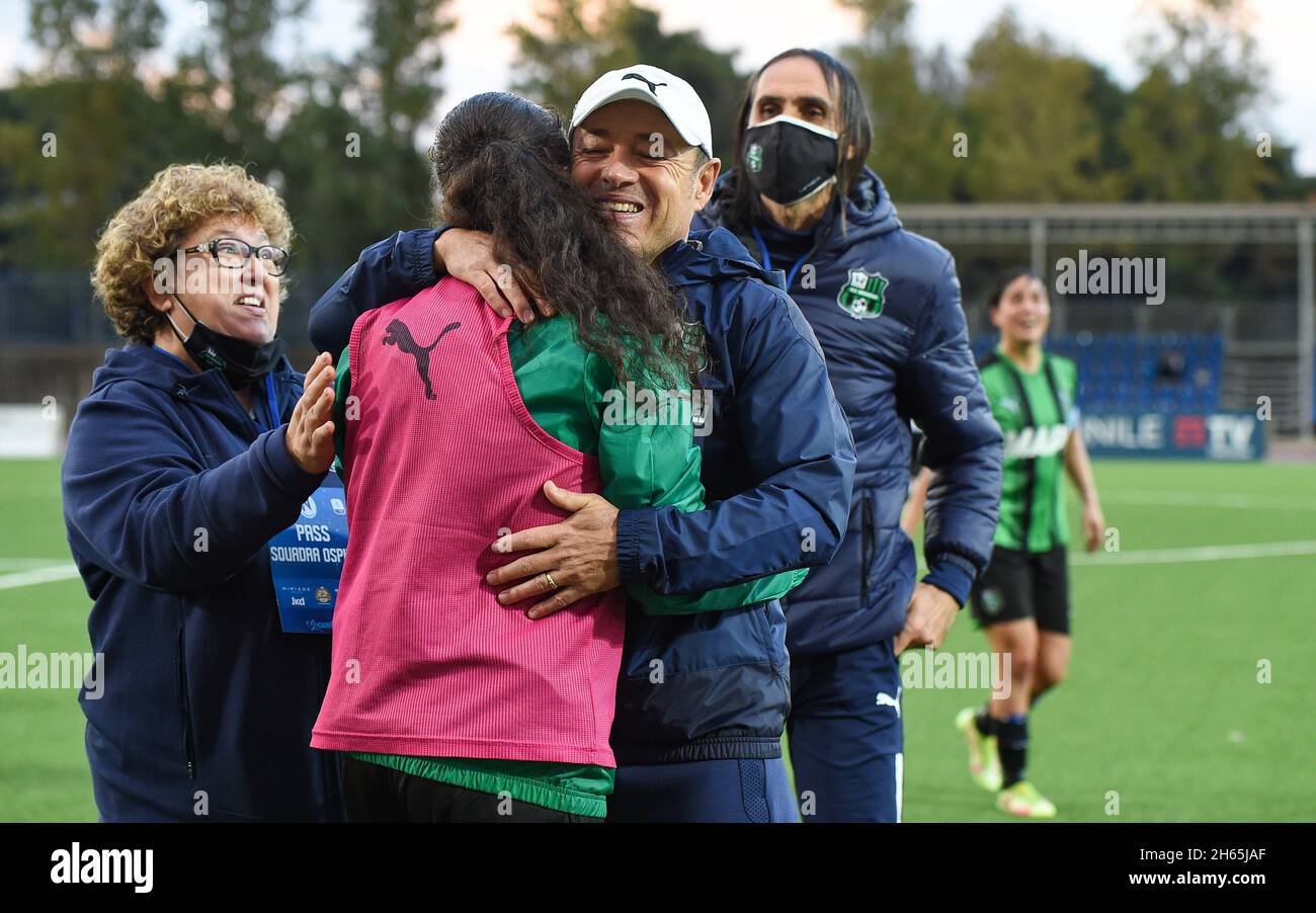 Napoli, Italia. 13 Nov 2021. Giampiero Piovani allenatore di US Sassuolo Calcio Femminile e Halay Bugeja (7) US Sassuolo Calcio Femminile durante il Campionato Italiano di Calcio Lega A Donna 2021/2022 partita tra Napoli Femminile vs US Sassuolo Calcio Femminile allo Stadio Giuseppe piccolo credito: Live Media Publishing Group/Alamy Live News Foto Stock