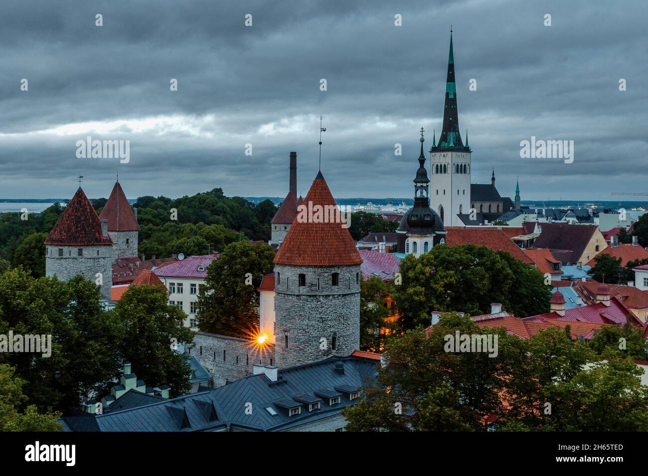 Tallinn la capitale dell'Estonia in serata Foto Stock