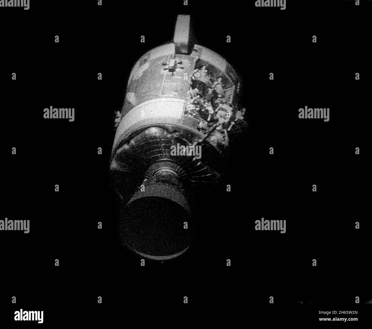 Apollo13 - Vista del modulo di assistenza danneggiato dopo la separazione. Foto Stock