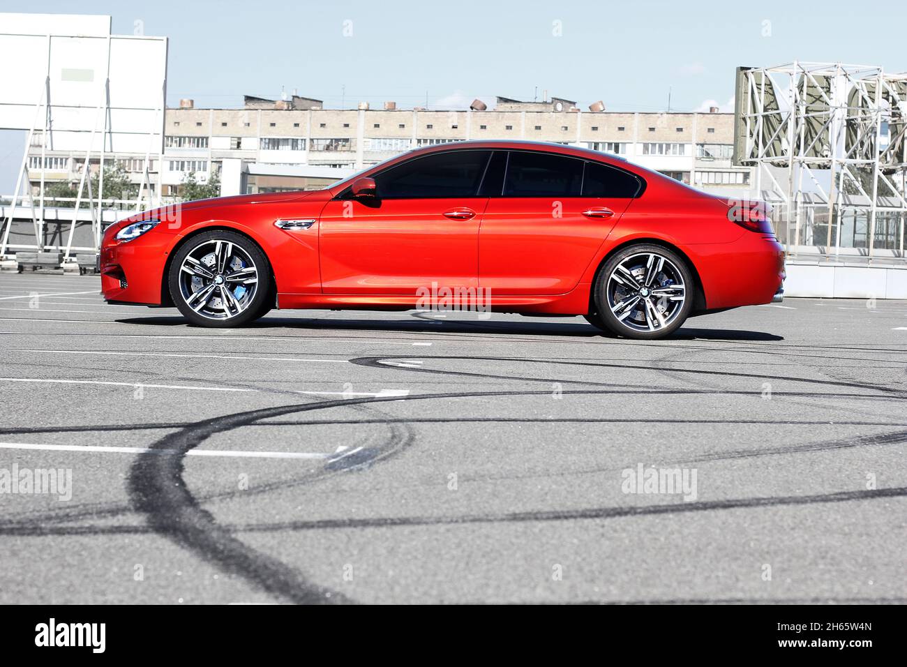 Kiev, Ucraina - 22 giugno 2014: Red BMW M6 Gran Coupe in città Foto Stock